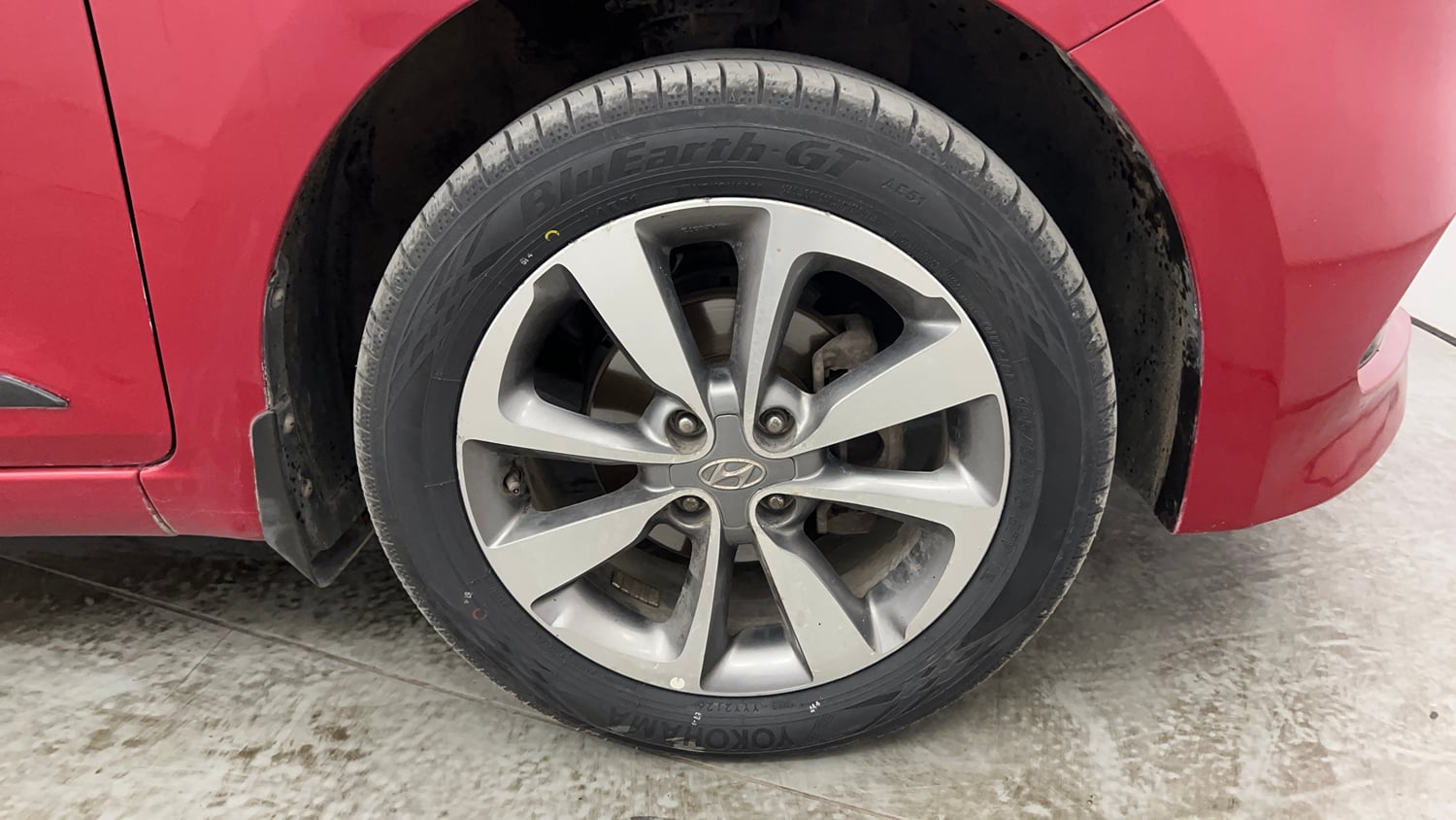 Used 2015 Hyundai Elite i20 Asta 1.2 Petrol Manual tyres RIGHT FRONT TYRE RIM VIEW