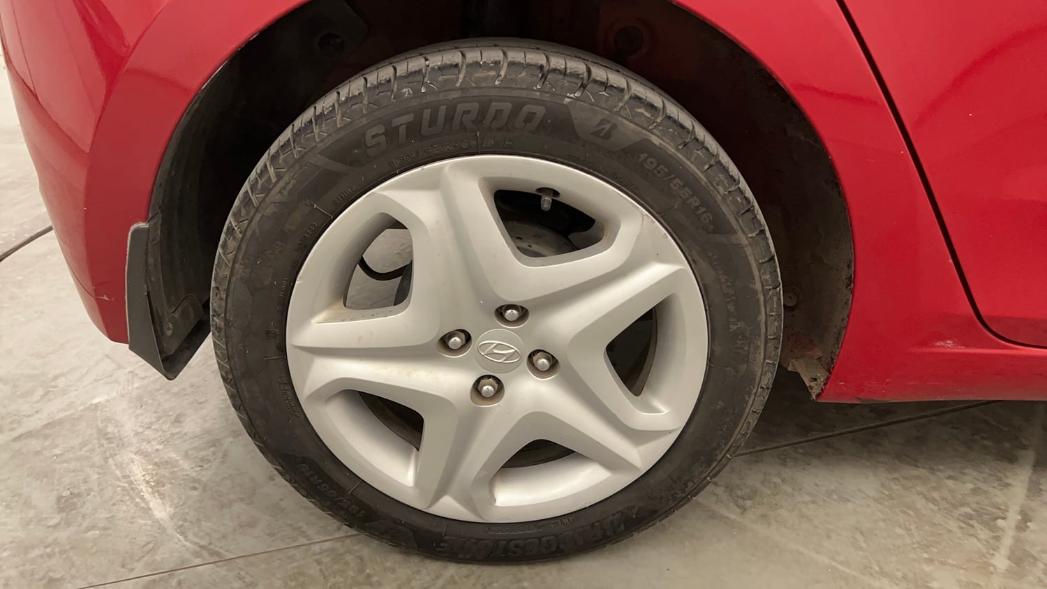 Used 2017 Hyundai Elite i20 Asta 1.2 Petrol Manual tyres RIGHT REAR TYRE RIM VIEW