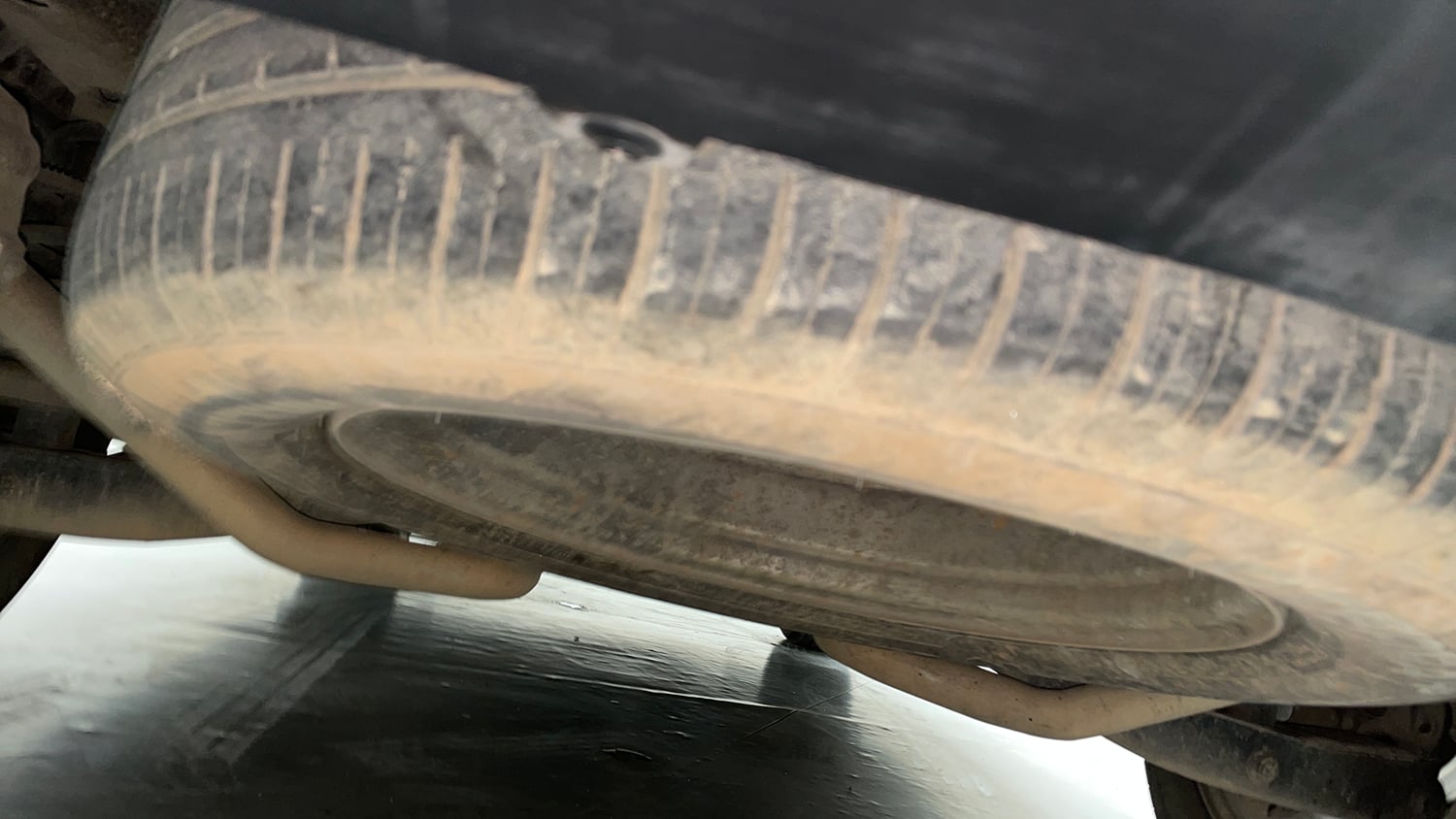 Used 2018 Mahindra XUV500 W11 AT Diesel Automatic tyres SPARE TYRE VIEW