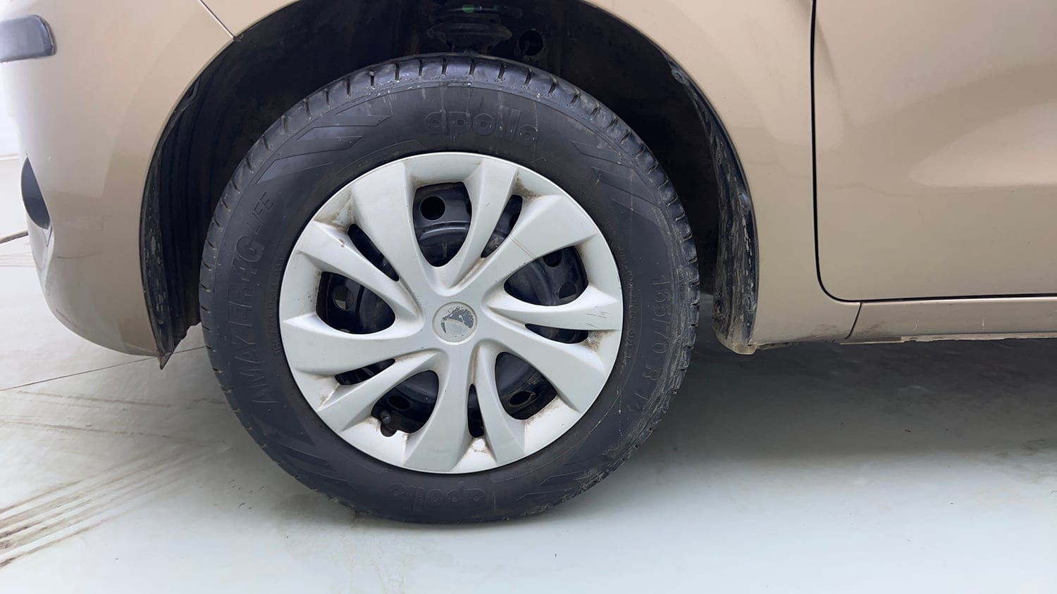 Used 2019 Maruti Suzuki Wagon R ZXi 1.2 Petrol Manual tyres LEFT FRONT TYRE RIM VIEW