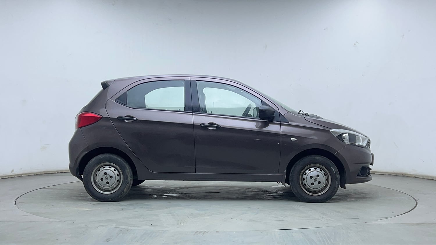 Used 2016 Tata Tiago Revotron XM Petrol Manual exterior RIGHT SIDE VIEW