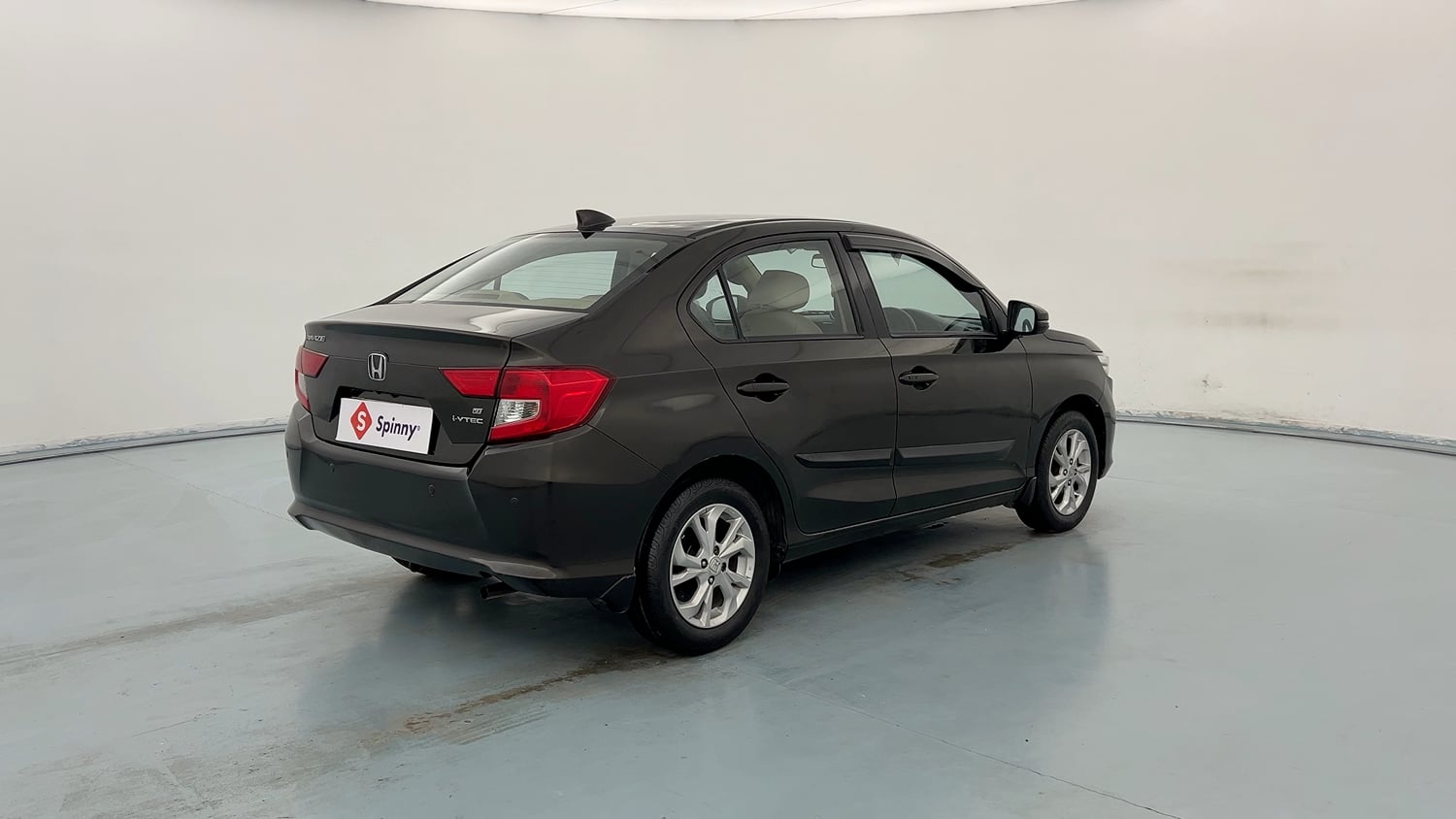 Used 2020 Honda Amaze 1.2 VX MT Petrol Petrol Manual exterior RIGHT REAR CORNER VIEW