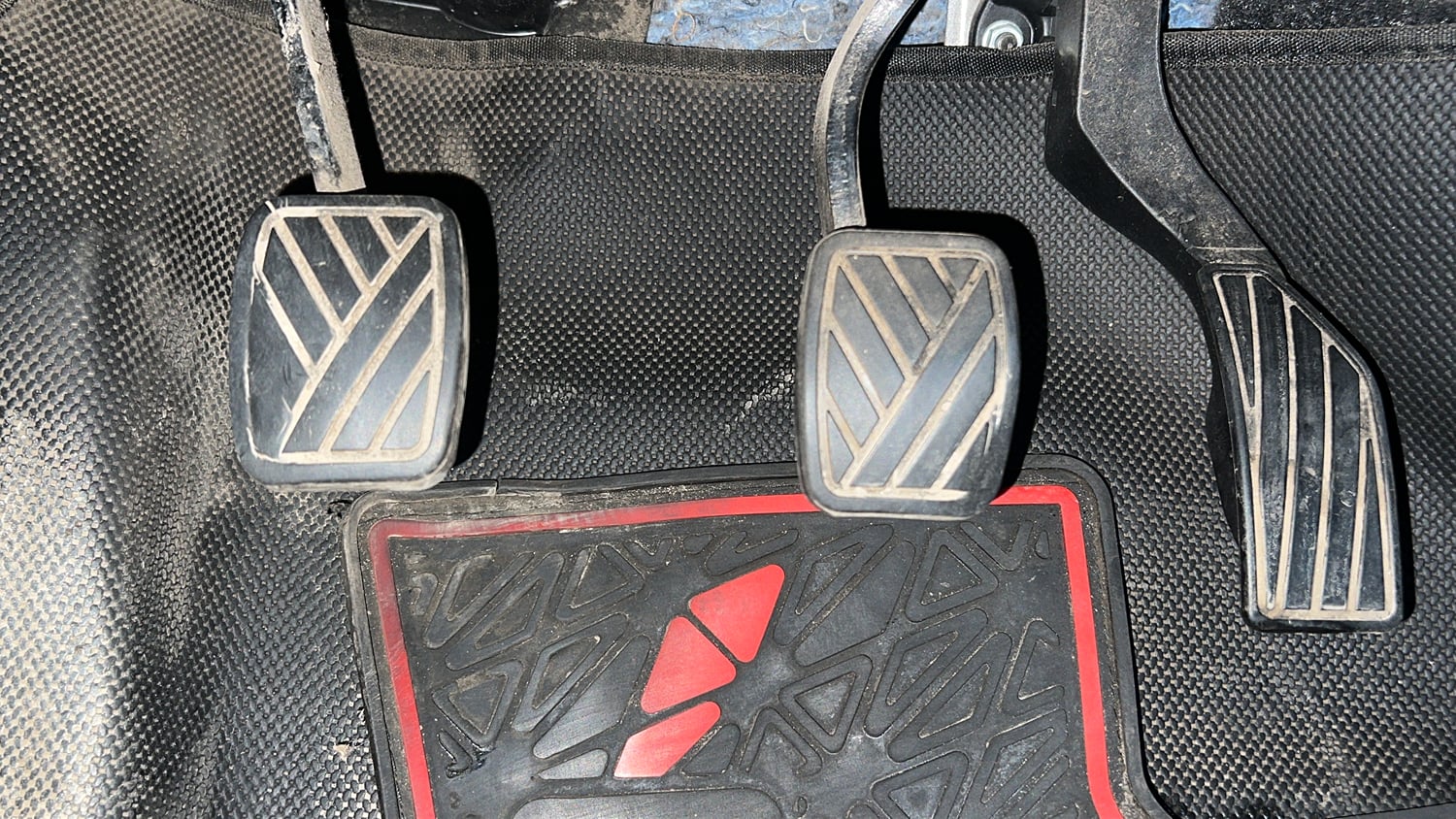 Used 2022 maruti-suzuki Vitara Brezza VXi Petrol Manual interior PEDALS VIEW