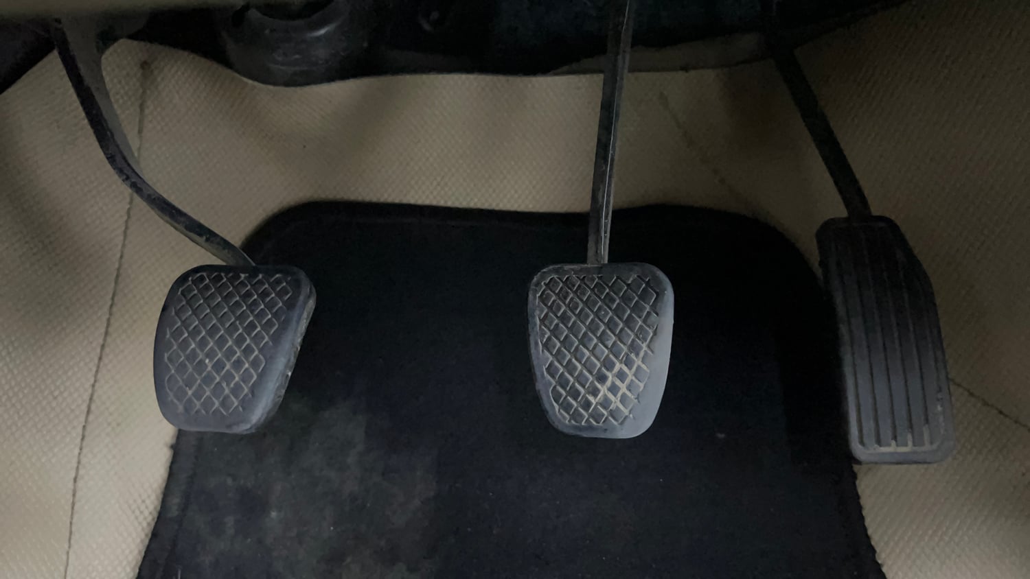 Used 2016 Honda Amaze 1.2 SX i-VTEC Petrol Manual interior PEDALS VIEW