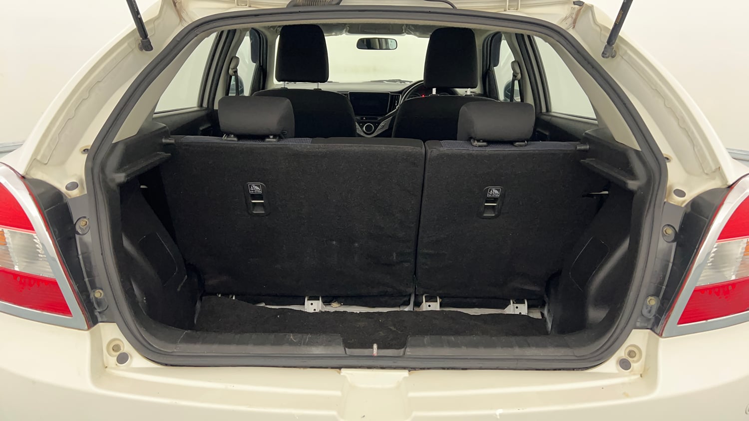 Used 2020 Maruti Suzuki Baleno Delta Petrol Manual interior DICKY INSIDE VIEW
