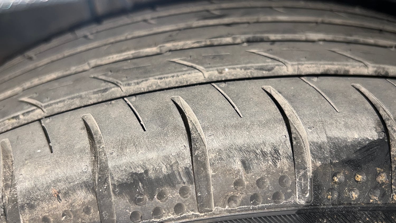 Used 2023 Tata Tiago XZ Plus Petrol Manual tyres LEFT FRONT TYRE TREAD VIEW