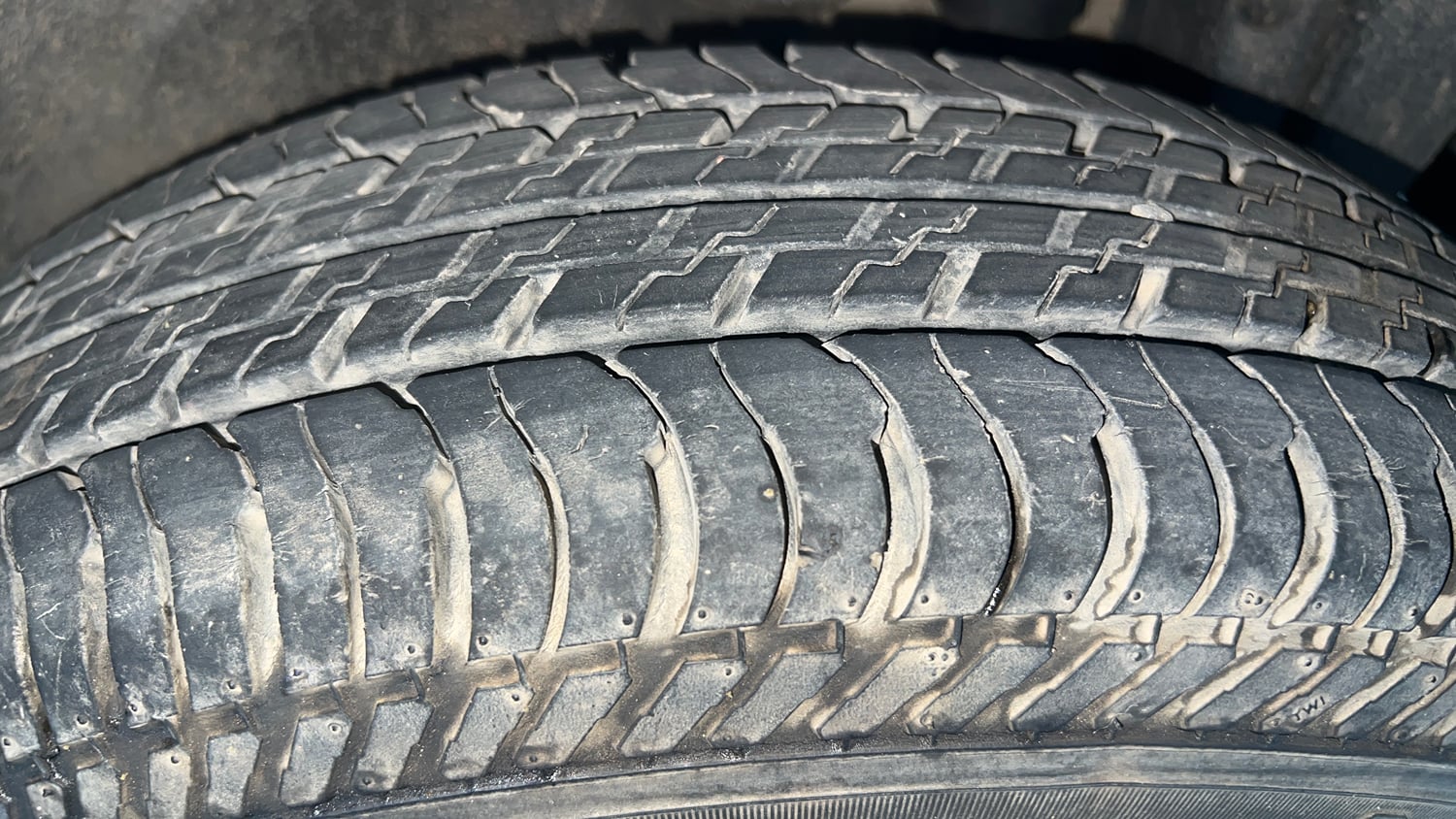 Used 2012 Maruti Suzuki Swift VXi Petrol Manual tyres LEFT REAR TYRE TREAD VIEW