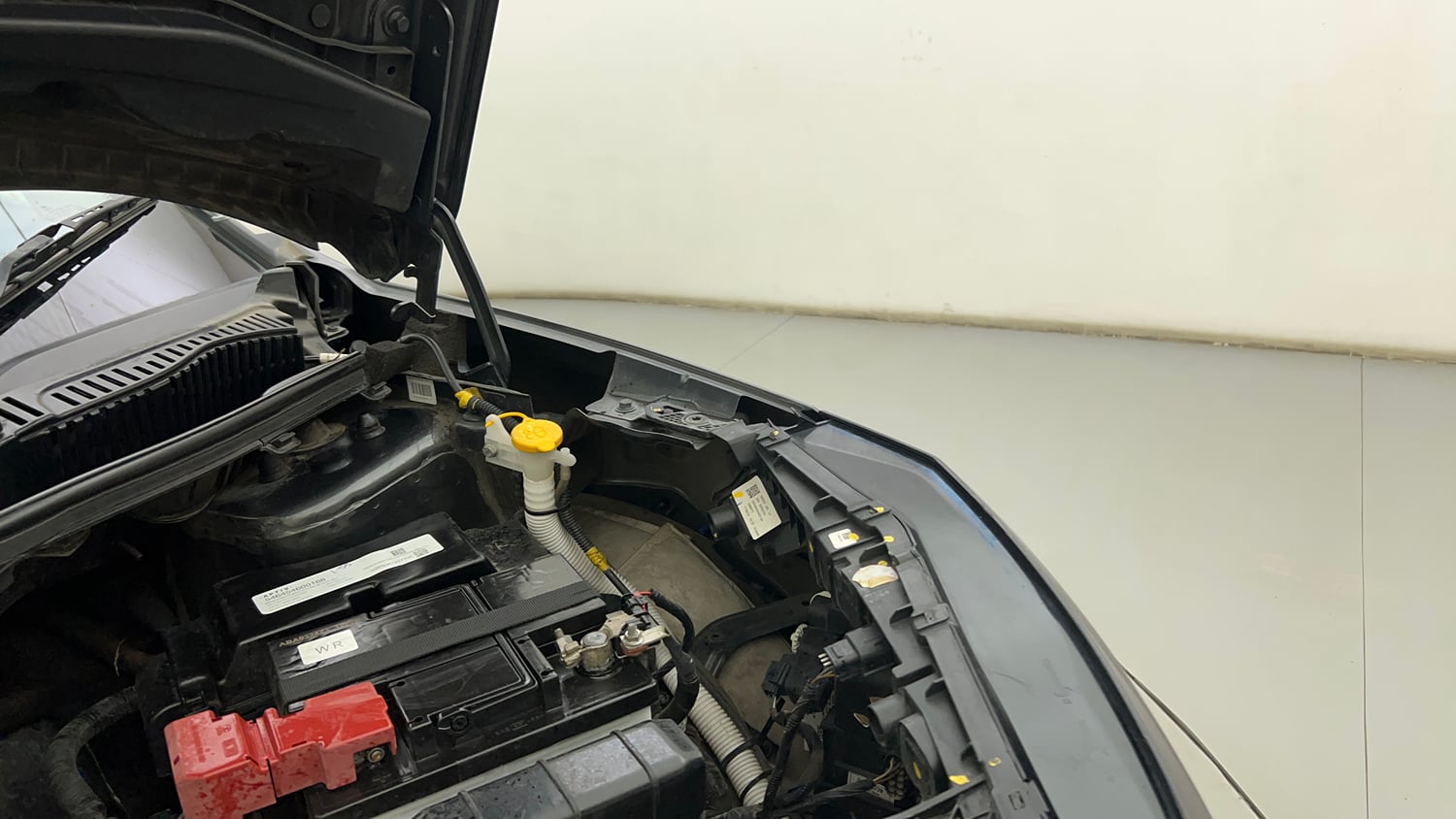 Used 2025 Tata Nexon Creative Plus S 1.2 Revotron Petrol  6MT Petrol Manual engine ENGINE LEFT SIDE HINGE & APRON VIEW