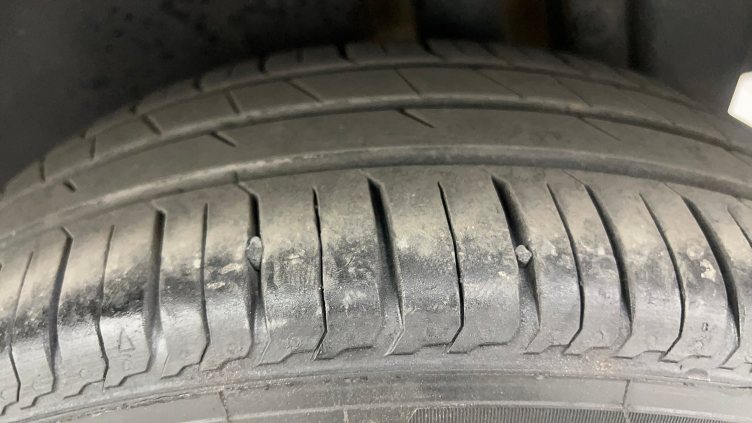 Used 2014 Maruti Suzuki Swift ZXi Petrol Manual tyres LEFT REAR TYRE TREAD VIEW