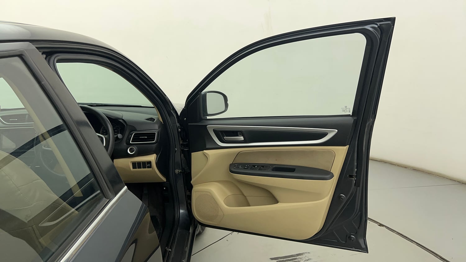 Used 2023 Honda Amaze VX MT 1.2 Petrol Petrol Manual interior RIGHT FRONT DOOR OPEN VIEW