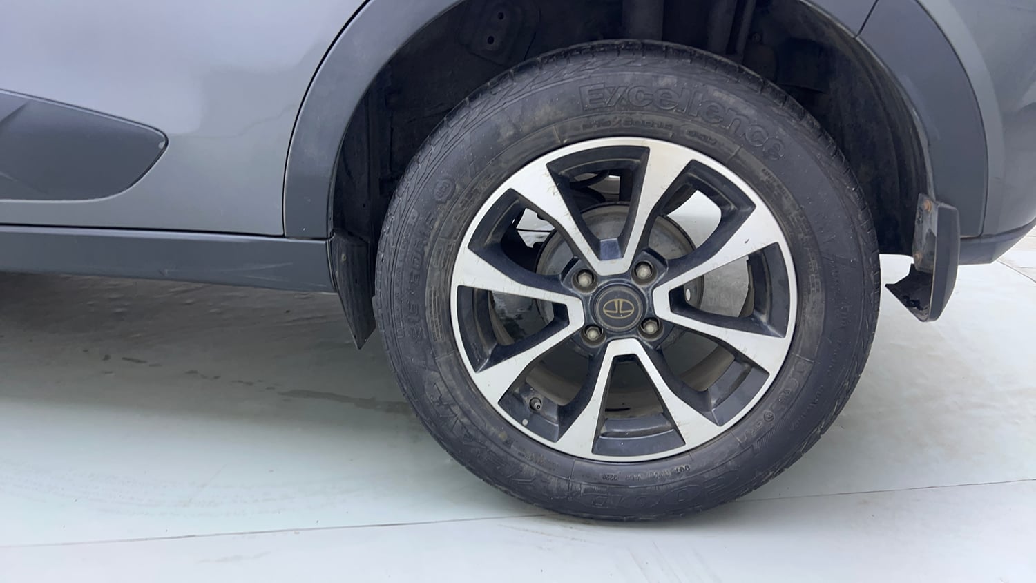 Used 2020 Tata Nexon XZ Plus (O) Petrol Manual tyres LEFT REAR TYRE RIM VIEW