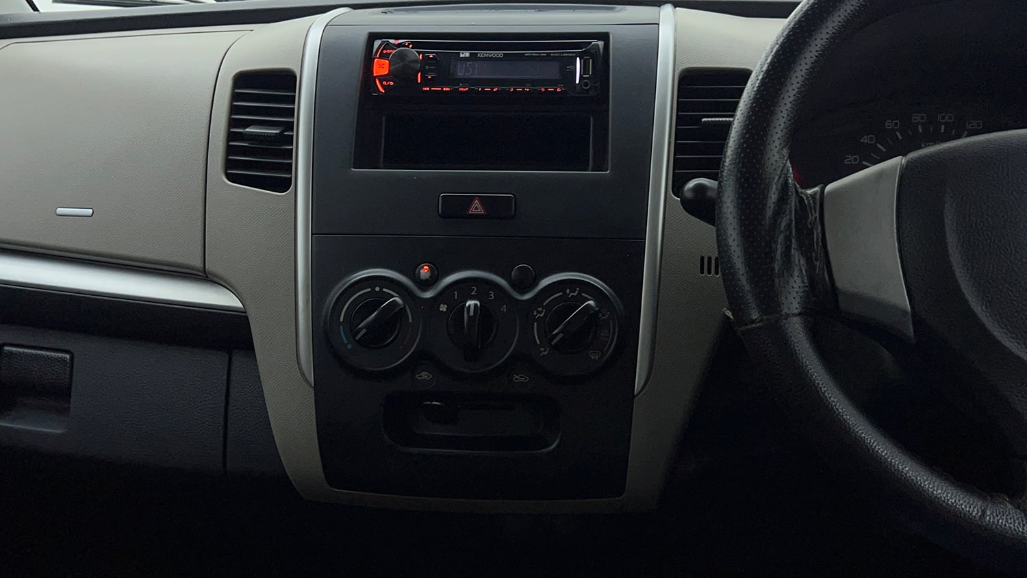 Used 2016 Maruti Suzuki Wagon R LXI Petrol Manual interior MUSIC SYSTEM & AC CONTROL VIEW
