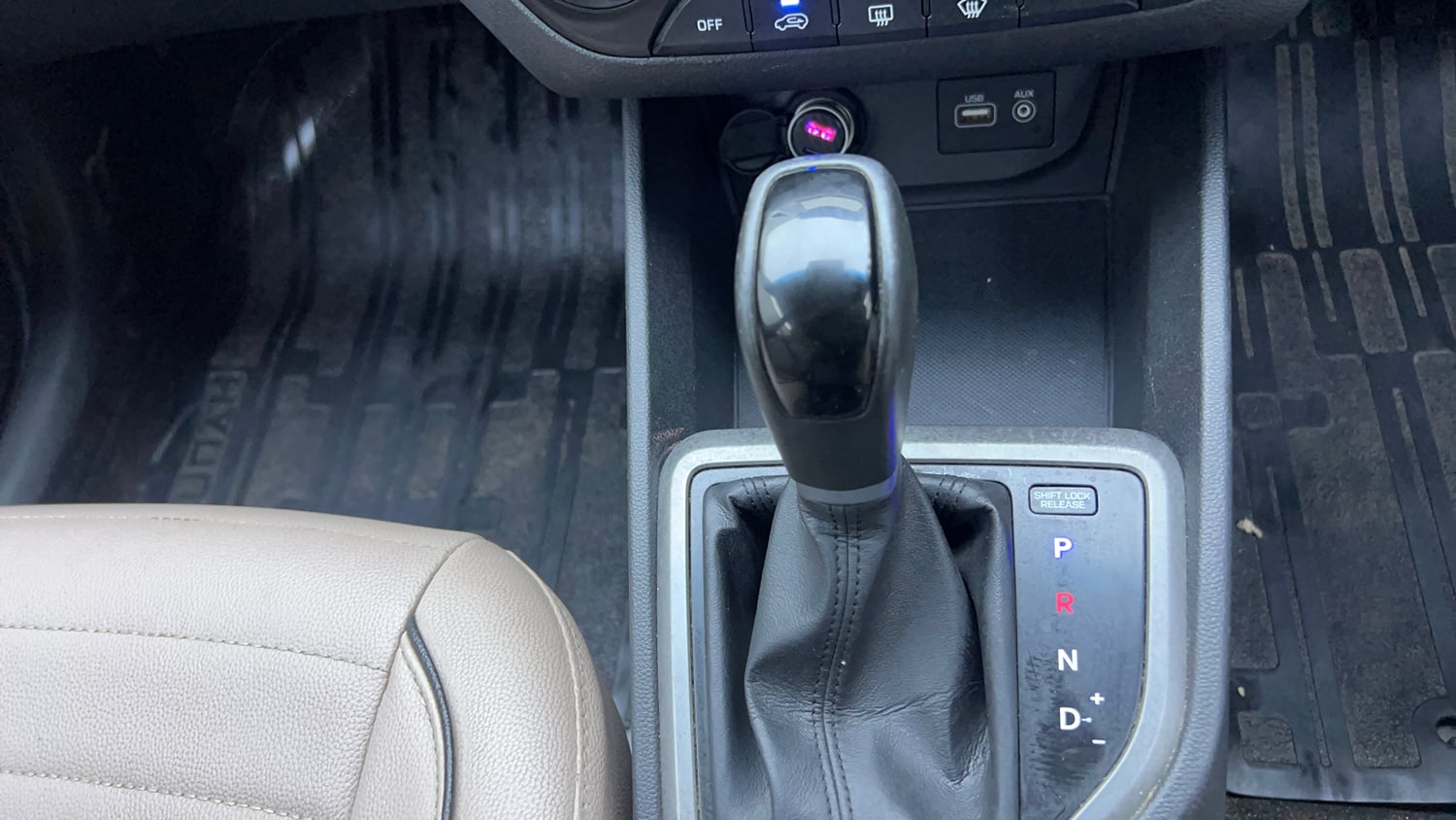 Used 2016 Hyundai Creta 1.6 SX Plus AT Petrol Petrol Automatic interior GEAR  KNOB VIEW