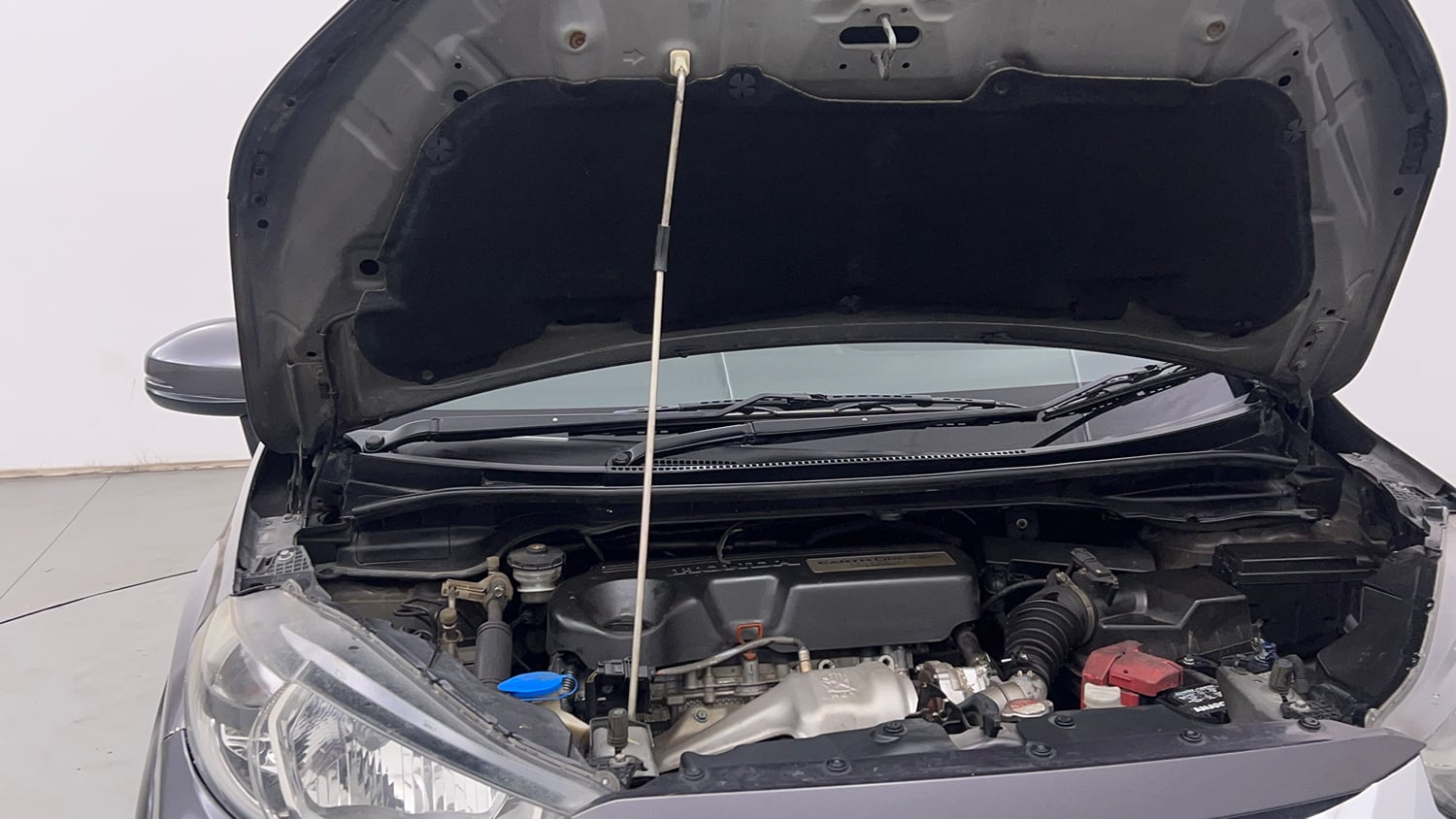 Used 2019 Honda WR-V VX MT Diesel Diesel Manual engine ENGINE RIGHT SIDE HINGE & APRON VIEW