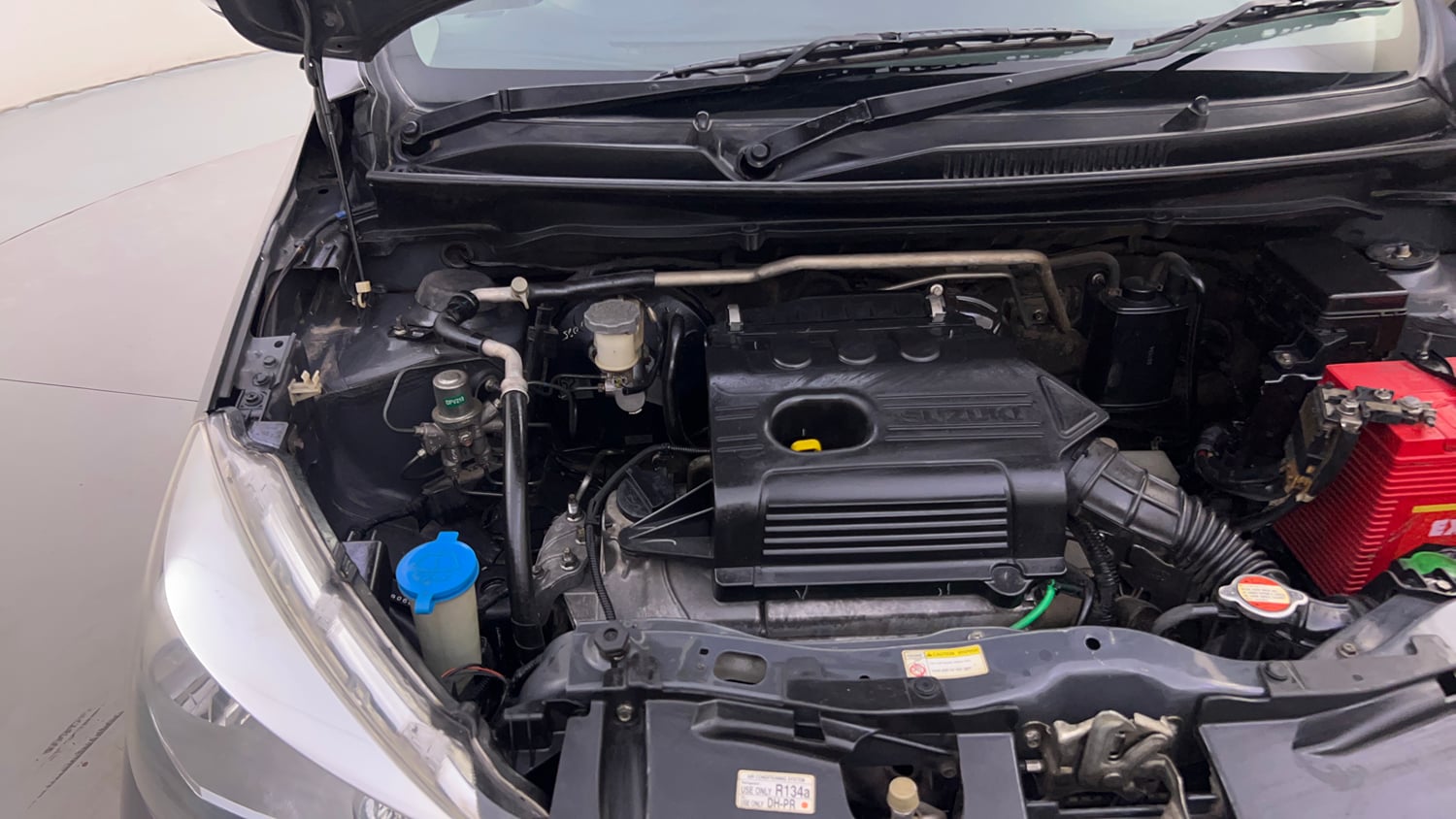Used 2015 Maruti Suzuki Celerio ZXi AMT Petrol Automatic engine ENGINE RIGHT SIDE HINGE & APRON VIEW