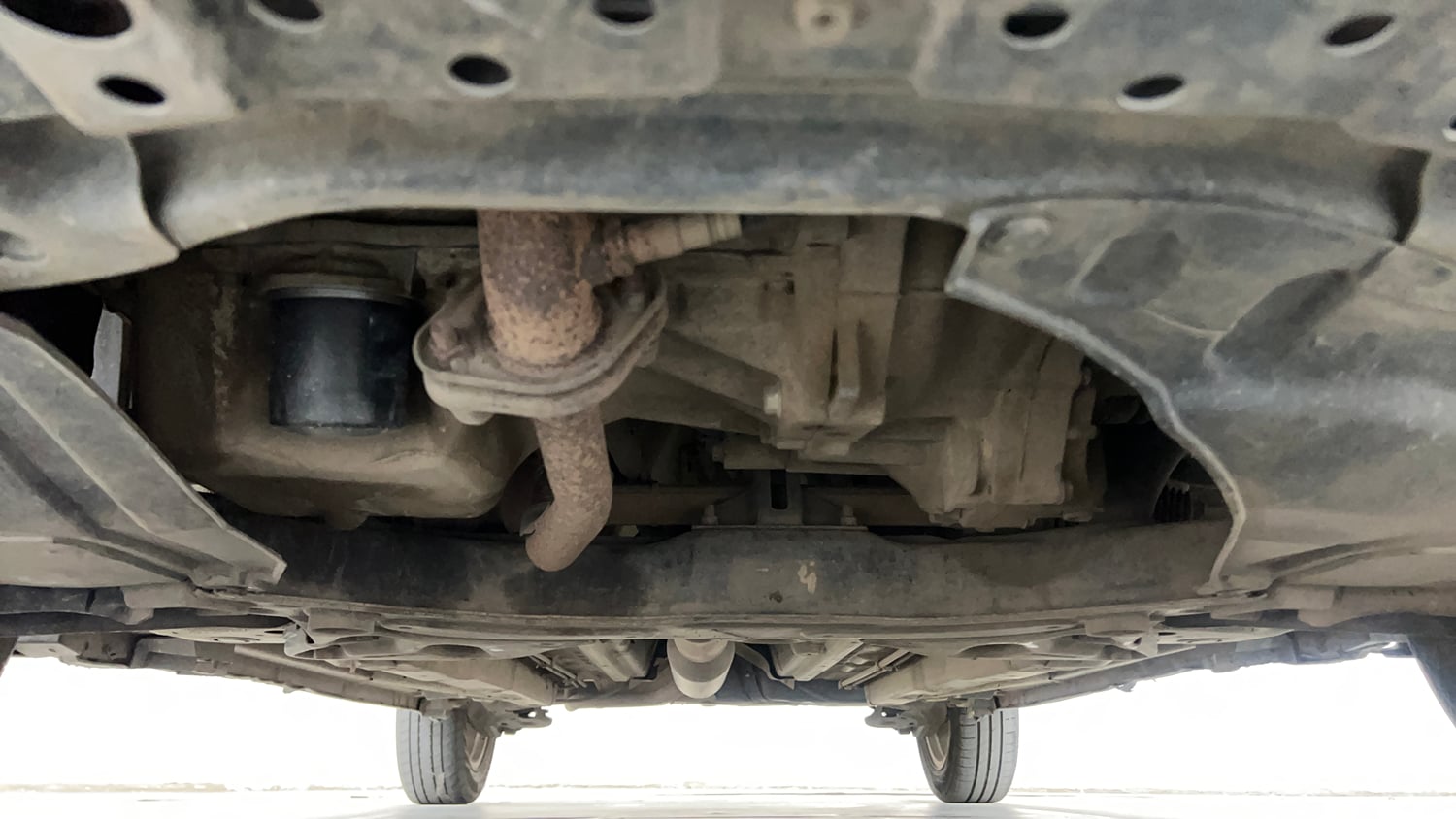 Used 2014 Maruti Suzuki Swift ZXi Petrol Manual extra FRONT LEFT UNDERBODY VIEW