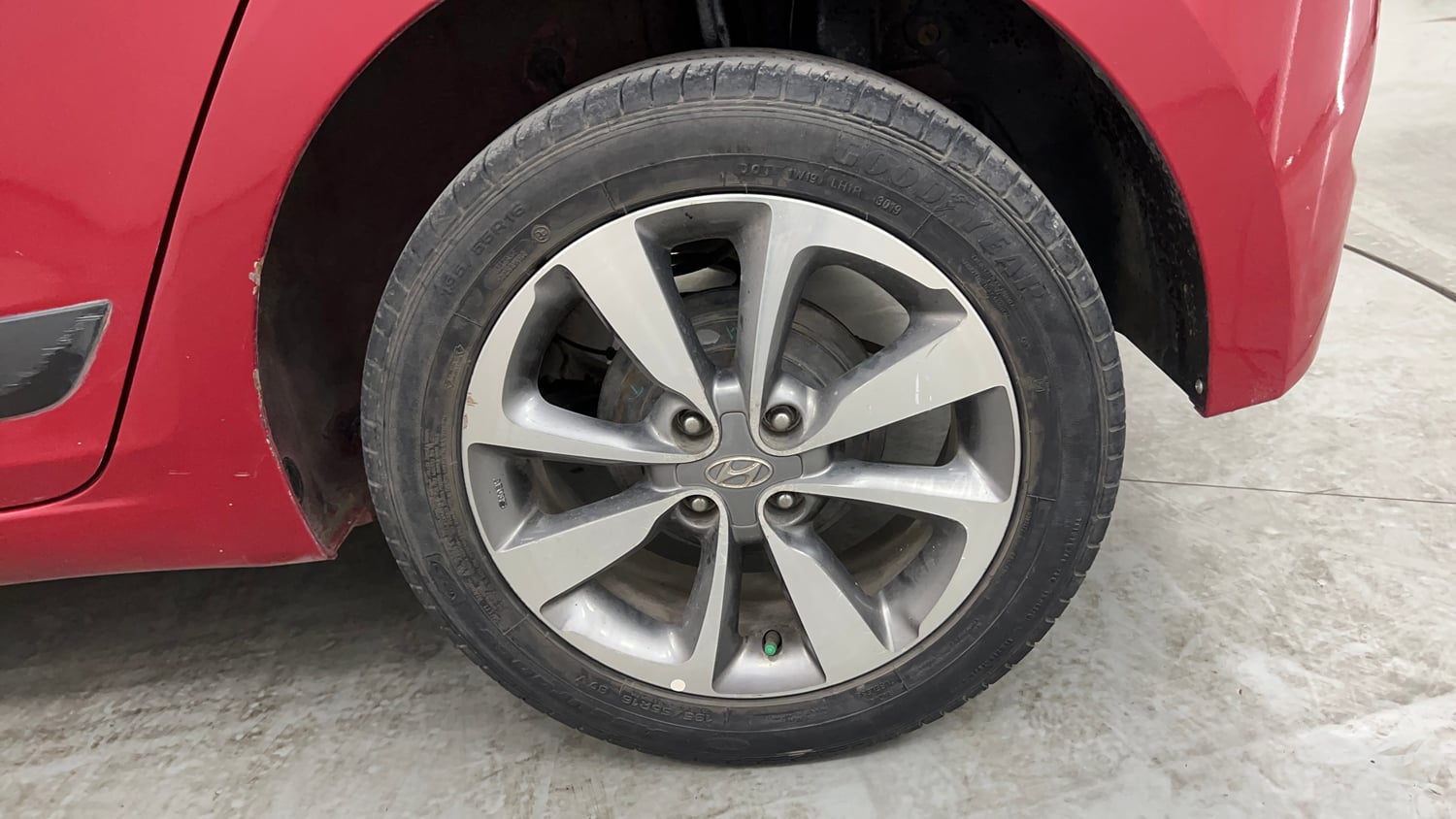 Used 2015 Hyundai Elite i20 Asta 1.2 Petrol Manual tyres LEFT REAR TYRE RIM VIEW