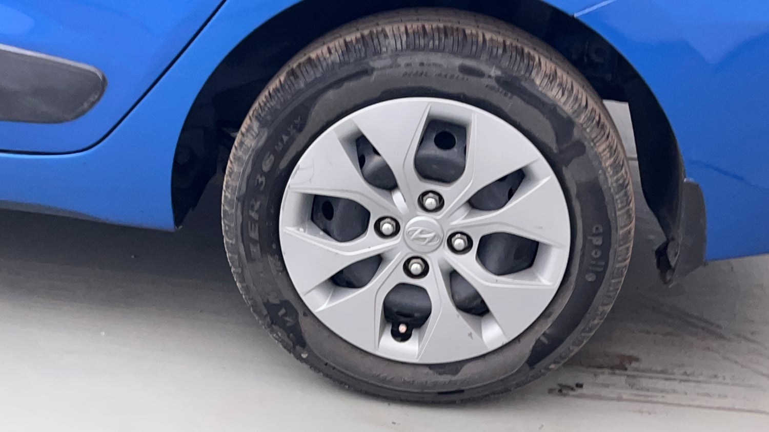 Used 2019 Hyundai Xcent S Petrol Manual tyres LEFT REAR TYRE RIM VIEW
