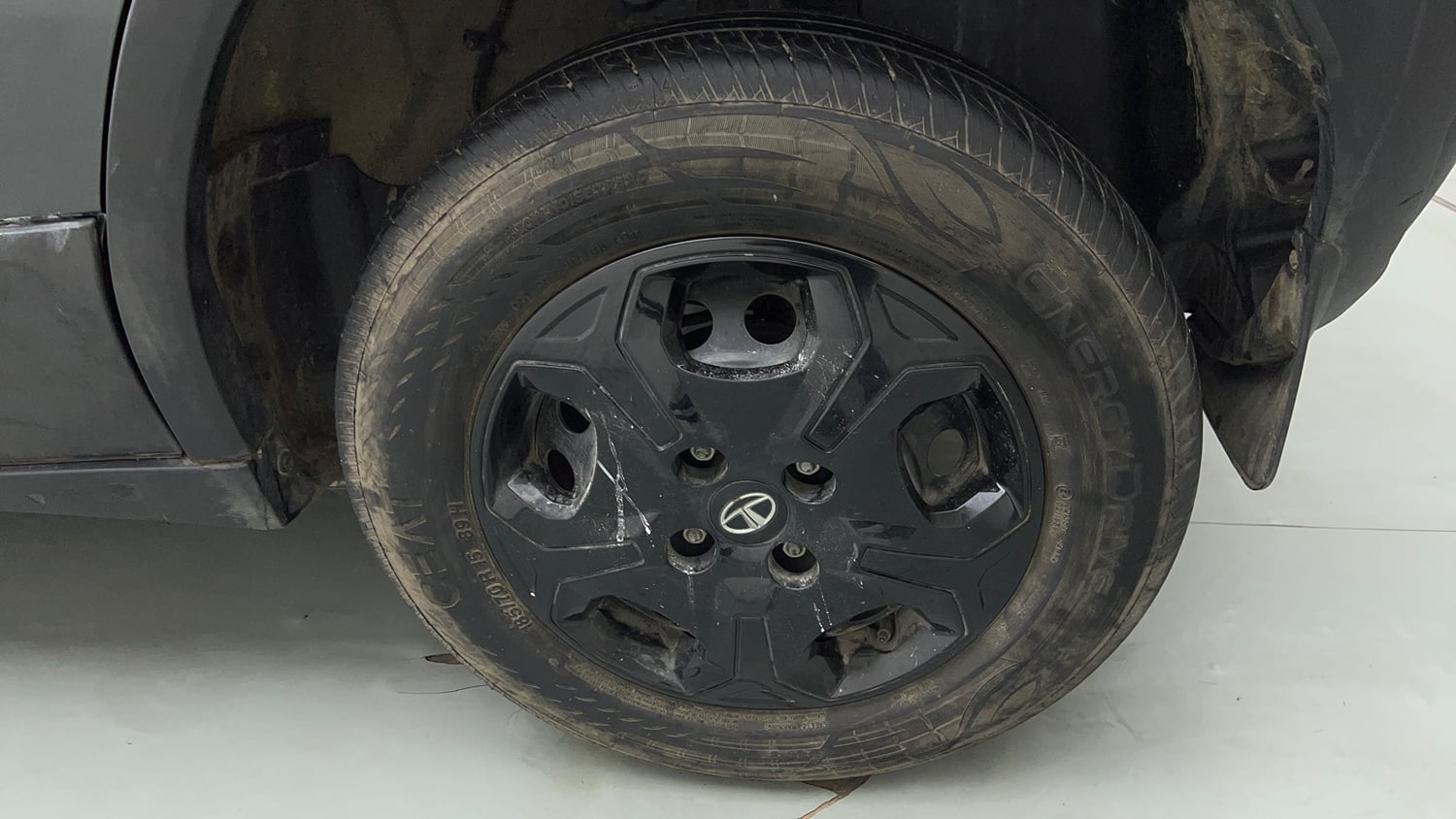 Used 2025 Tata Punch Pure MT Petrol Manual tyres LEFT REAR TYRE RIM VIEW