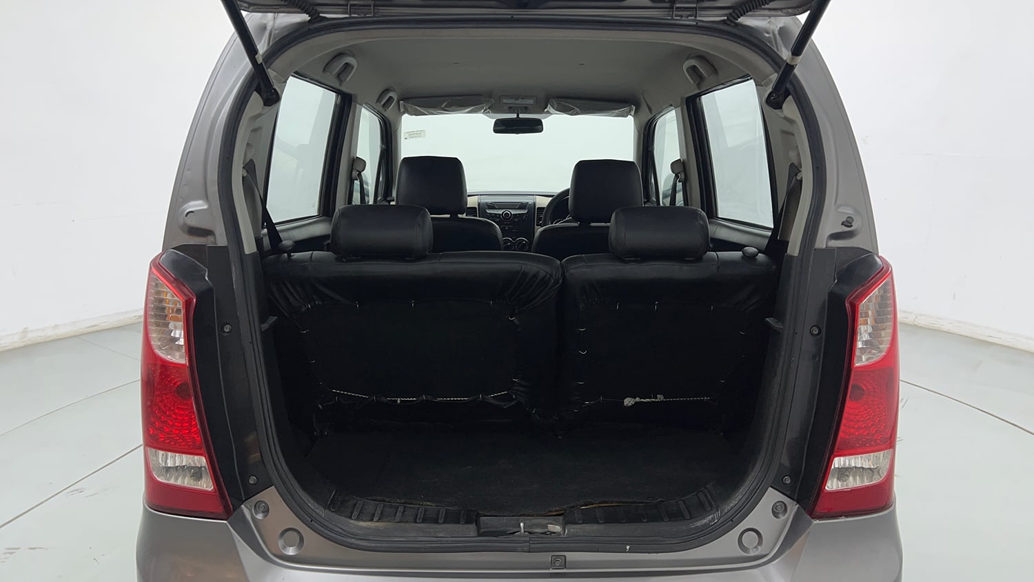 Used 2017 Maruti Suzuki Wagon R VXI Petrol Manual interior DICKY INSIDE VIEW
