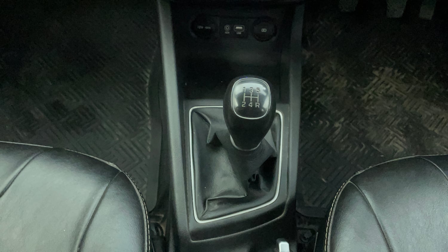 Used 2020 Hyundai Elite i20 Sportz Plus 1.2 Petrol Manual interior GEAR  KNOB VIEW