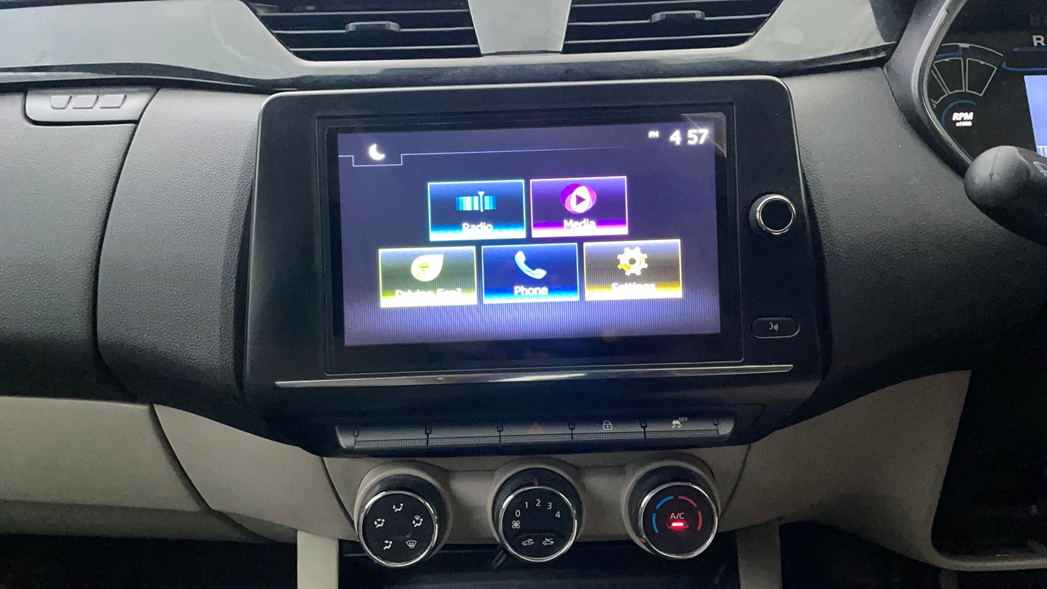 Used 2023 Renault Triber RXT Petrol Manual interior MUSIC SYSTEM & AC CONTROL VIEW