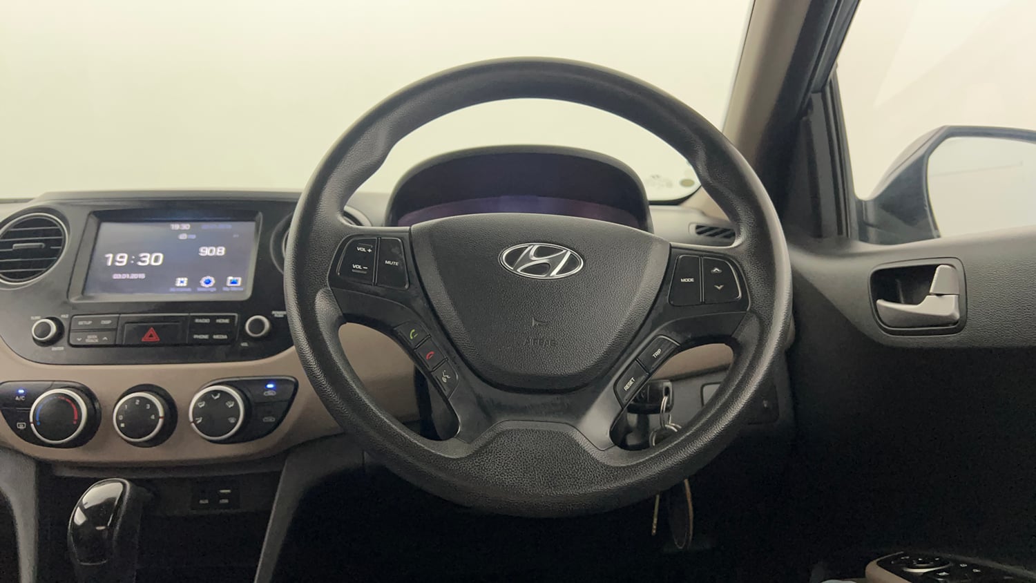 Used 2019 Hyundai Grand i10 Sportz AT 1.2 Kappa VTVT Petrol Automatic interior STEERING VIEW