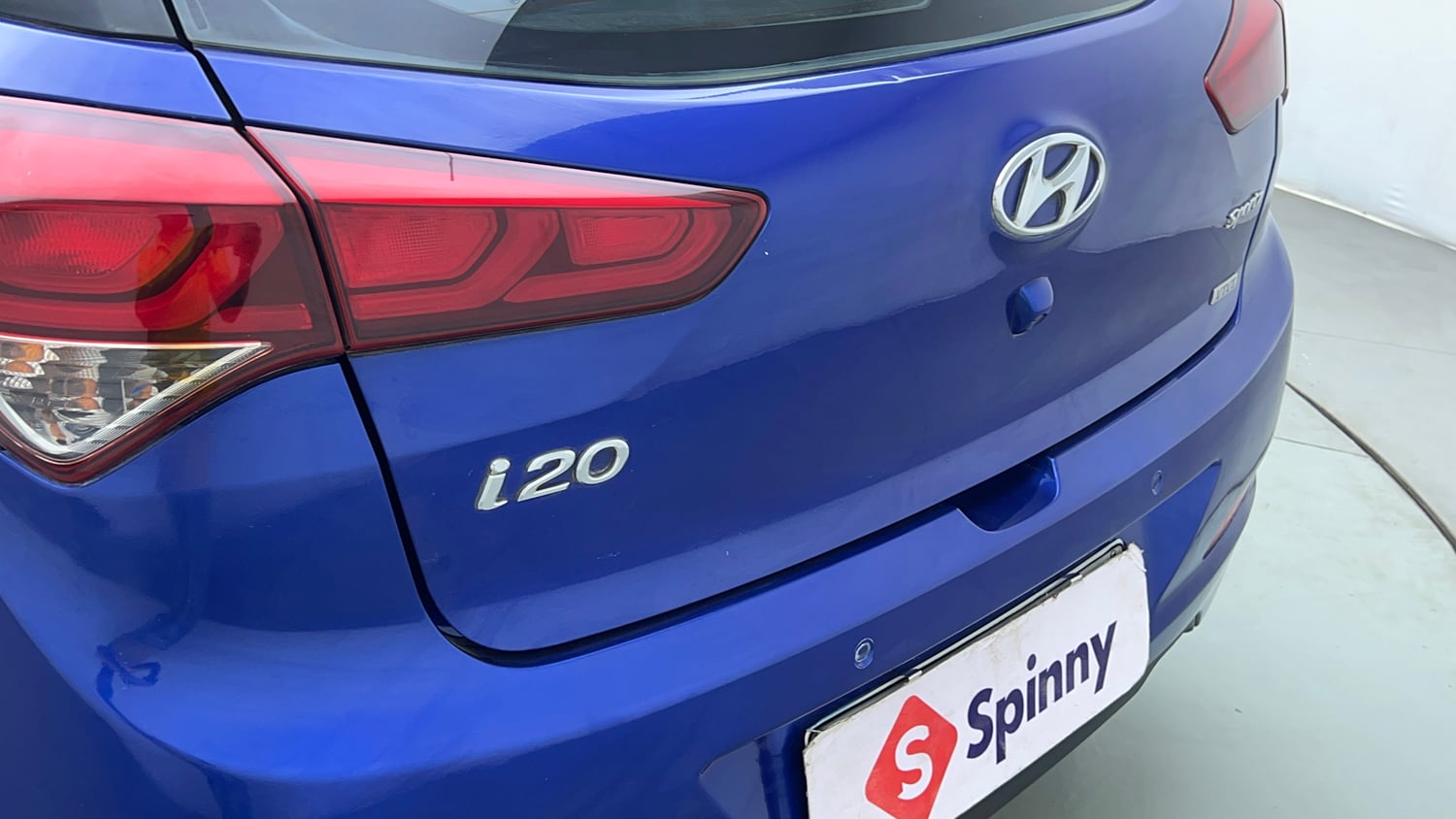 Used 2015 Hyundai Elite i20 Sportz 1.2 Petrol Manual dents MINOR SCRATCH