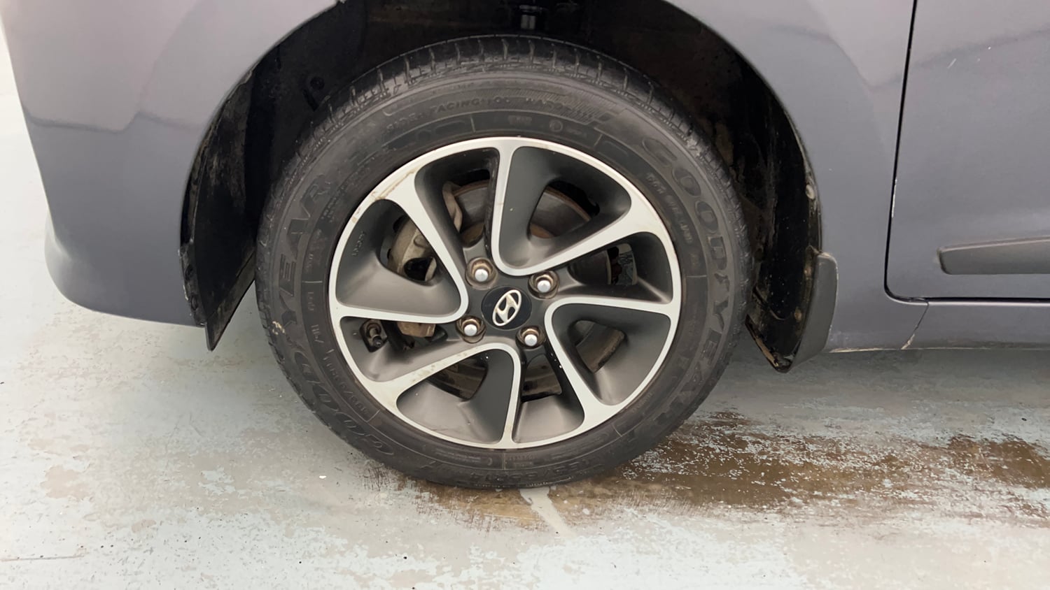 Used 2019 Hyundai Grand i10 Sportz AT 1.2 Kappa VTVT Petrol Automatic tyres LEFT FRONT TYRE RIM VIEW