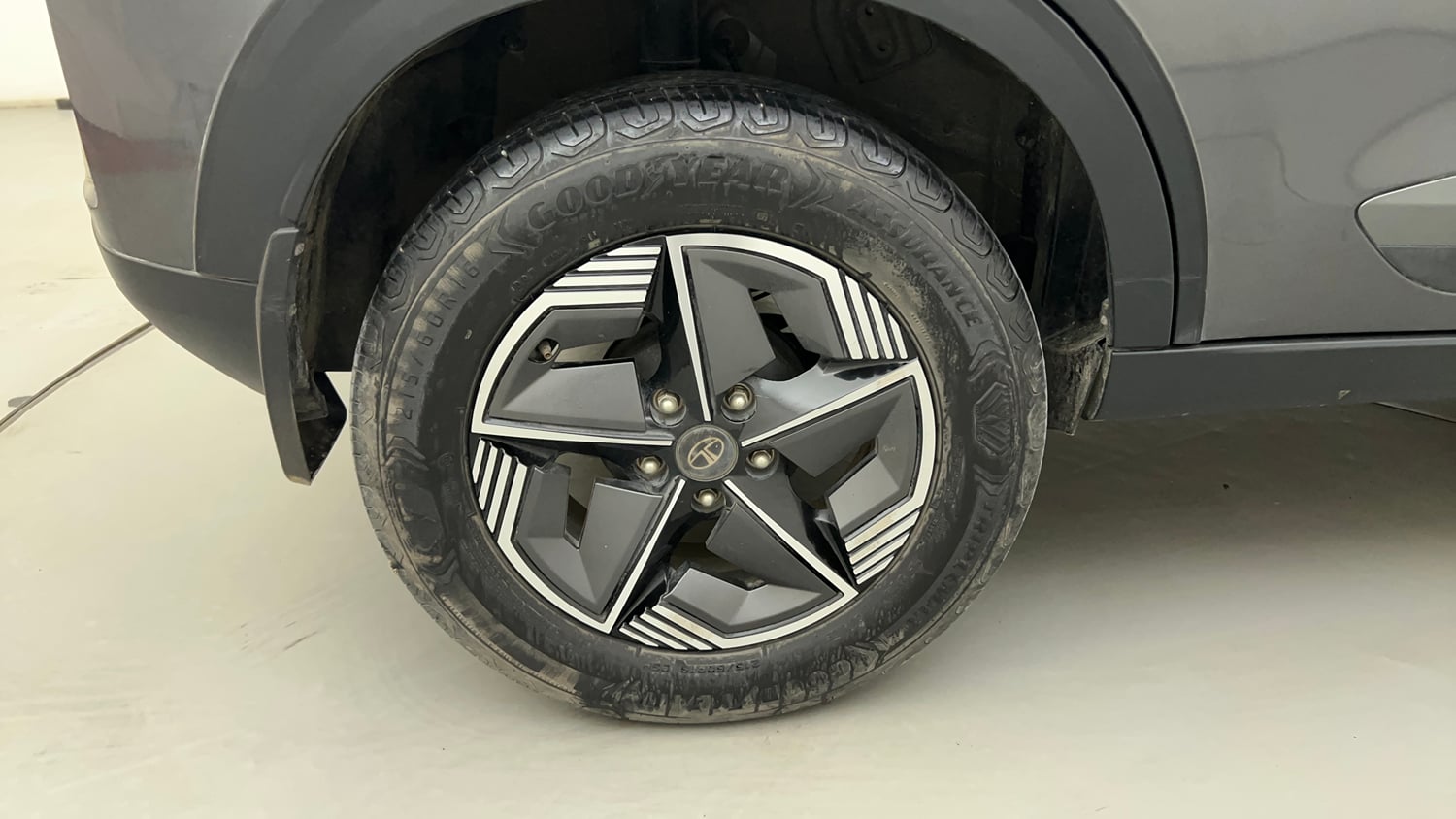 Used 2025 Tata Nexon Creative Plus S 1.2 Revotron Petrol  6MT Petrol Manual tyres RIGHT REAR TYRE RIM VIEW