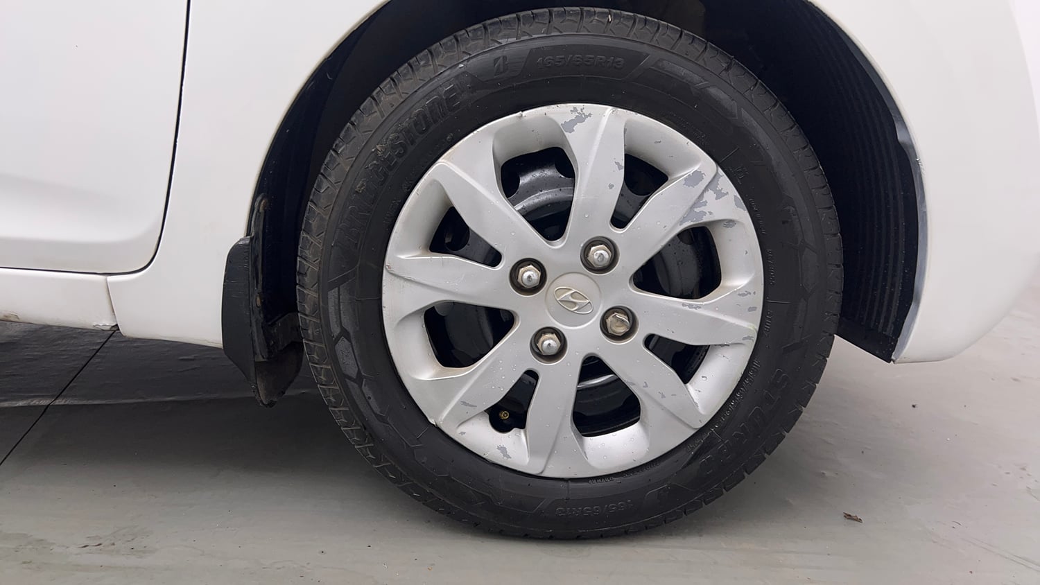 Used 2019 Hyundai Eon Magna + Petrol Manual tyres RIGHT FRONT TYRE RIM VIEW