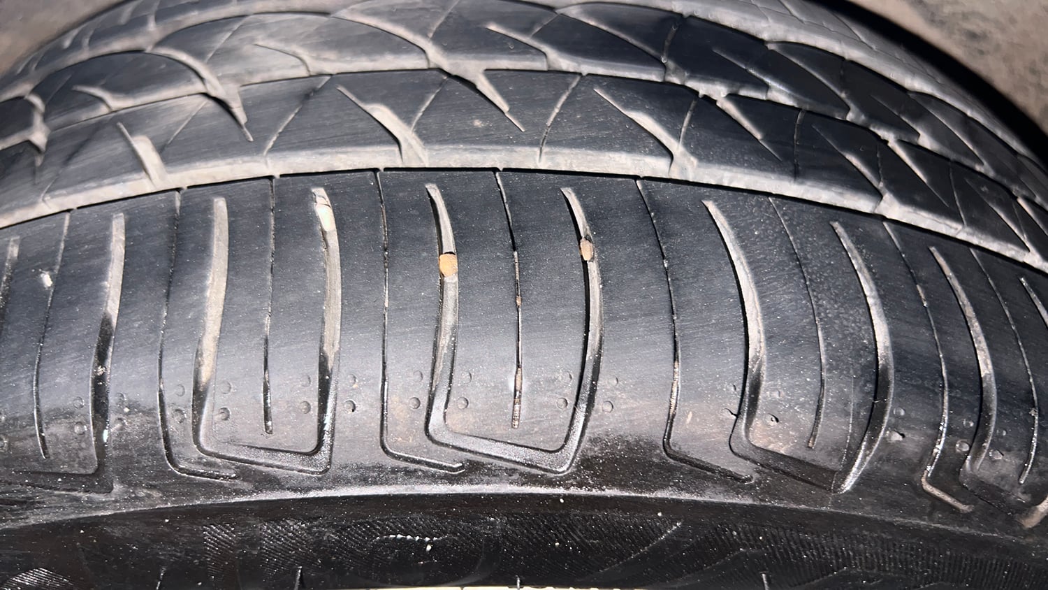 Used 2016 Maruti Suzuki Baleno Alpha 1.2 Petrol Manual tyres LEFT REAR TYRE TREAD VIEW