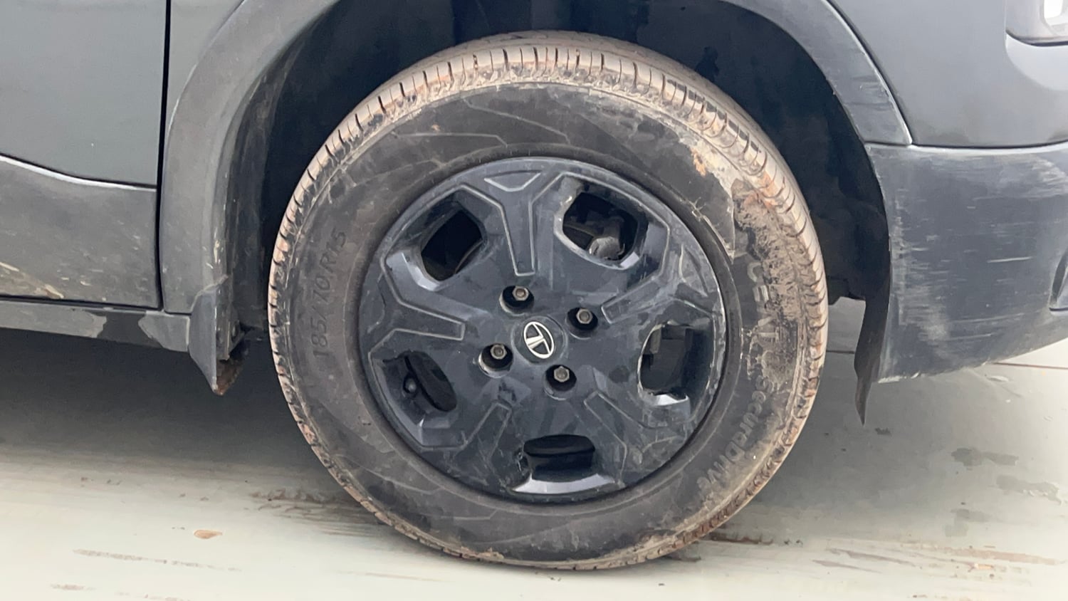 Used 2023 Tata Punch Accomplished MT Petrol Manual tyres RIGHT FRONT TYRE RIM VIEW