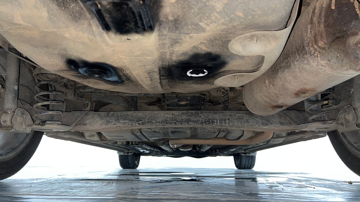 Used 2018 Hyundai Verna SX 1.6 VTVT Petrol Manual extra REAR UNDERBODY VIEW (TAKEN FROM REAR)