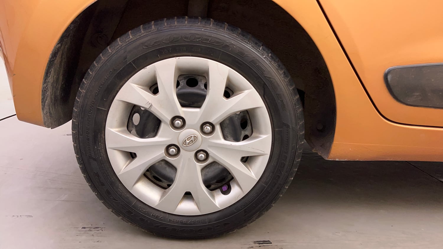Used 2013 Hyundai Grand i10 Sportz 1.2 Kappa VTVT Petrol Manual tyres RIGHT REAR TYRE RIM VIEW