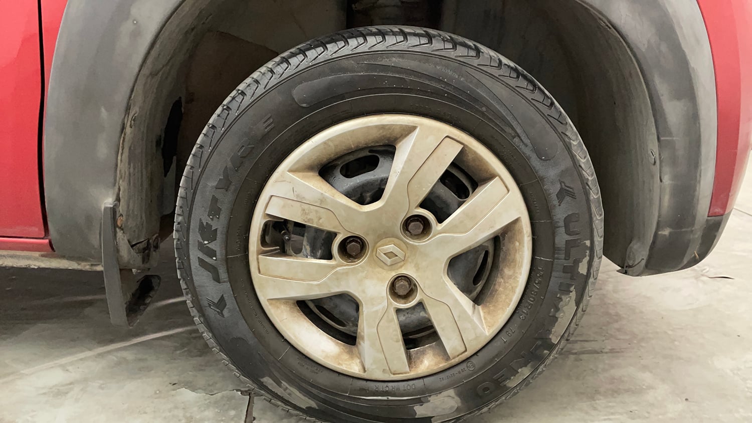 Used 2018 Renault Kwid RXT Petrol Manual tyres RIGHT FRONT TYRE RIM VIEW