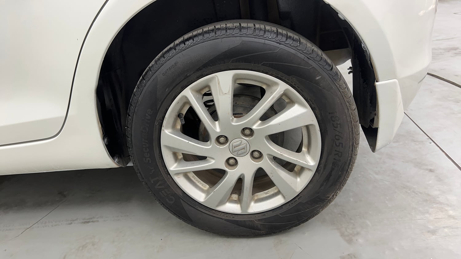 Used 2014 Maruti Suzuki Swift ZXi Petrol Manual tyres LEFT REAR TYRE RIM VIEW