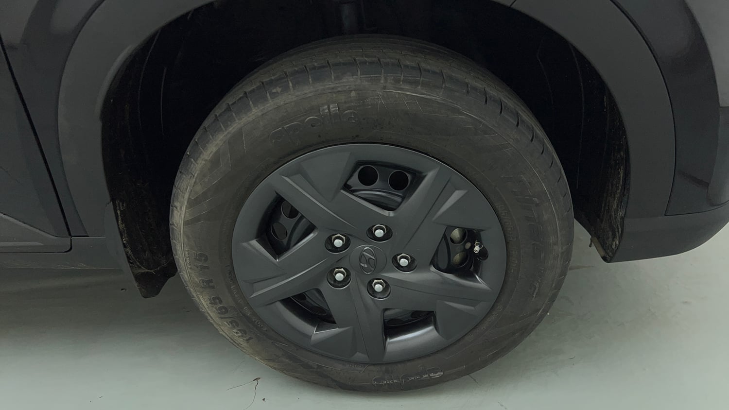 Used 2024 Hyundai Venue S 1.2 Petrol Petrol Manual tyres RIGHT FRONT TYRE RIM VIEW
