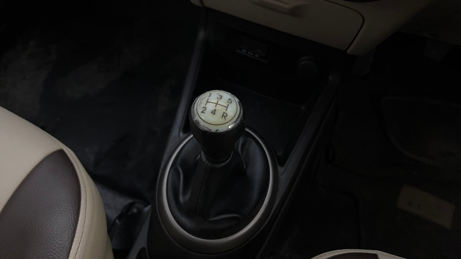 Used 2013 Hyundai i20 Asta 1.2 Petrol Manual interior GEAR  KNOB VIEW
