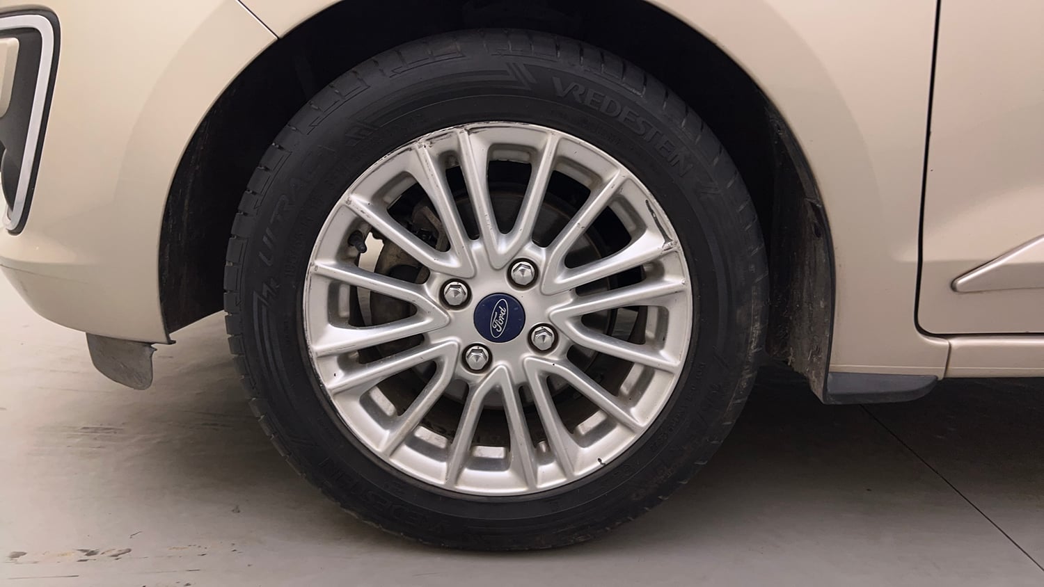 Used 2019 Ford Figo Aspire Titanium 1.2 Ti-VCT Petrol Manual tyres LEFT FRONT TYRE RIM VIEW