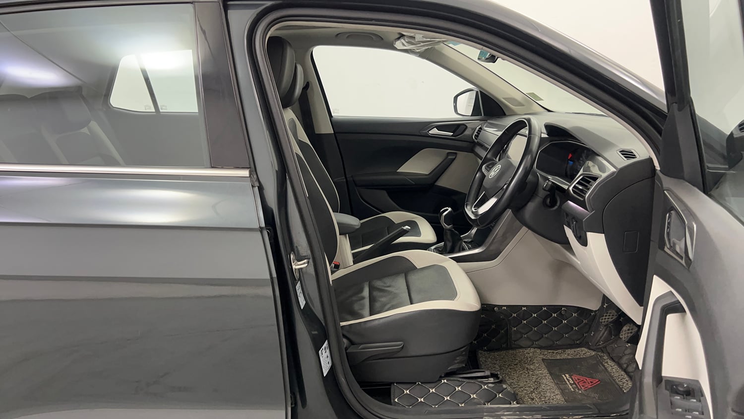 Used 2022 Volkswagen Taigun Topline 1.0 TSI MT Petrol Manual interior RIGHT SIDE FRONT DOOR CABIN VIEW