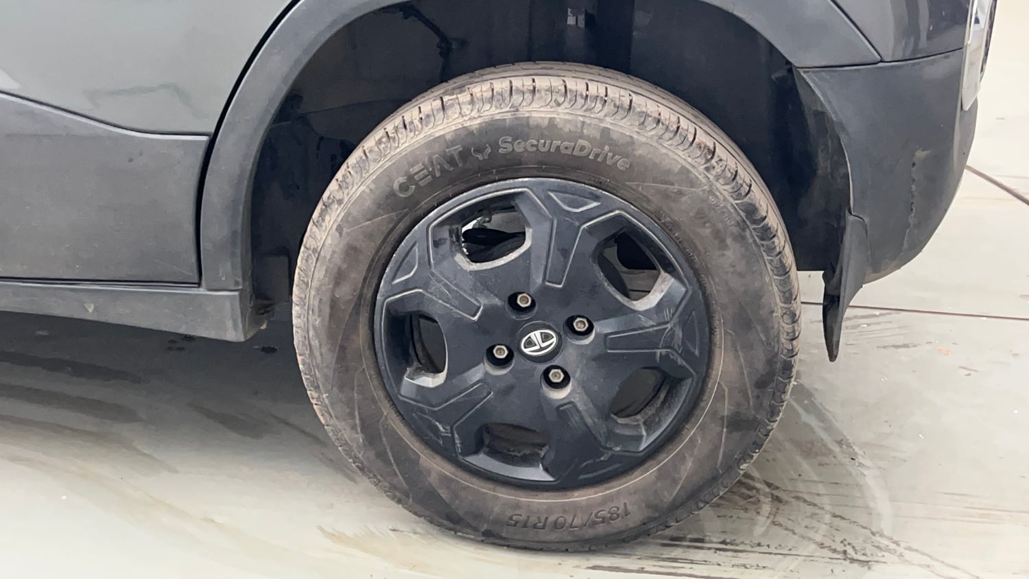 Used 2023 Tata Punch Accomplished MT Petrol Manual tyres LEFT REAR TYRE RIM VIEW