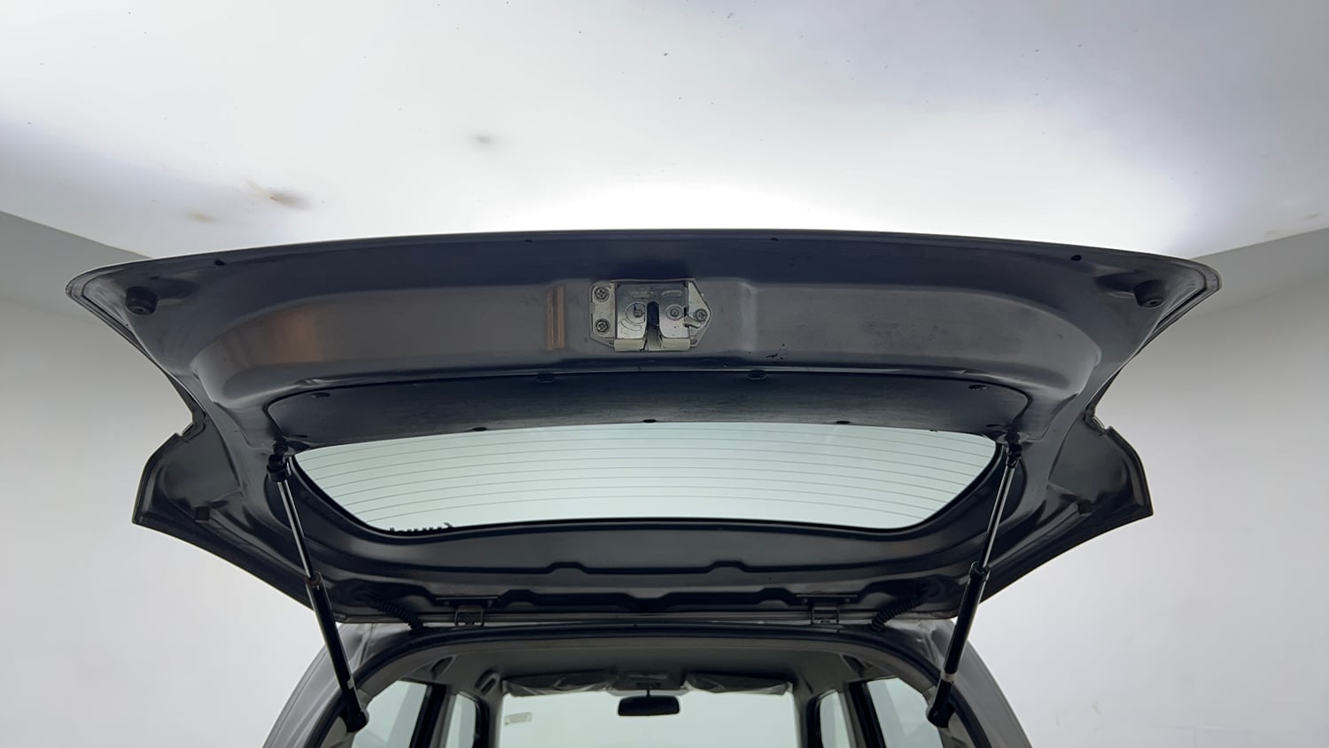 Used 2017 Maruti Suzuki Wagon R VXI Petrol Manual interior DICKY DOOR OPEN VIEW