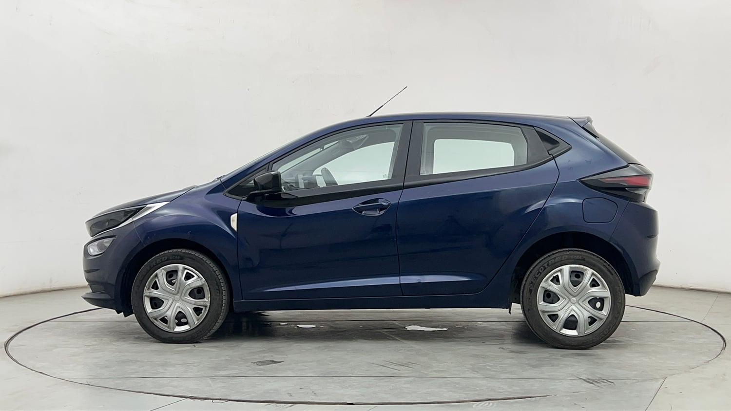 Used 2024 Tata Altroz XTA Petrol Petrol Automatic exterior LEFT SIDE VIEW