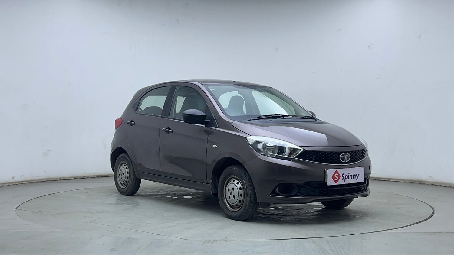 Used 2016 Tata Tiago Revotron XM Petrol Manual exterior RIGHT FRONT CORNER VIEW