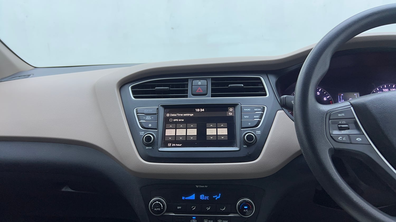 Used 2018 Hyundai Elite i20 Asta 1.2 Petrol Manual interior MUSIC SYSTEM & AC CONTROL VIEW