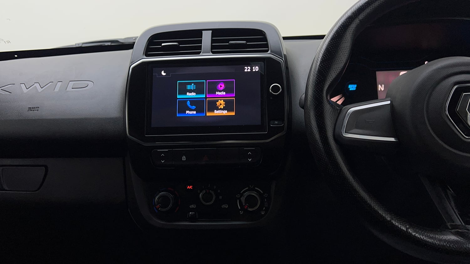 Used 2022 Renault Kwid RXT 1.0 AMT Petrol Automatic interior MUSIC SYSTEM & AC CONTROL VIEW