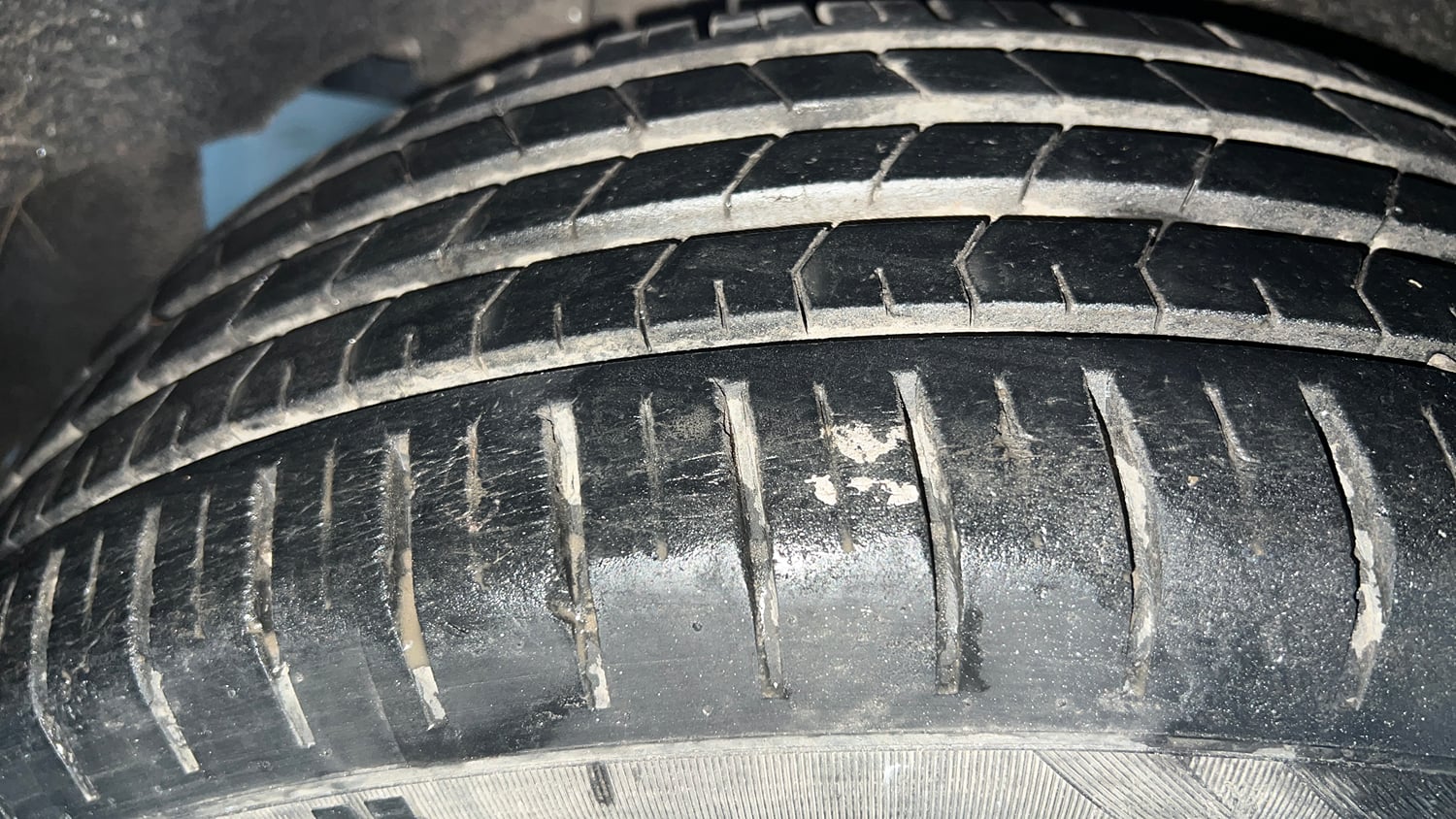 Used 2018 Maruti Suzuki Baleno Zeta 1.2 AT Petrol Automatic tyres RIGHT REAR TYRE TREAD VIEW
