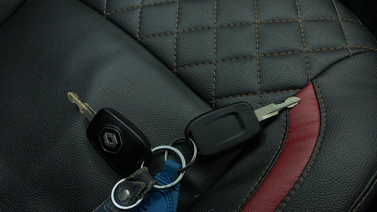 Used 2022 Renault Kwid RXT 1.0 AMT Petrol Automatic extra CAR KEY VIEW