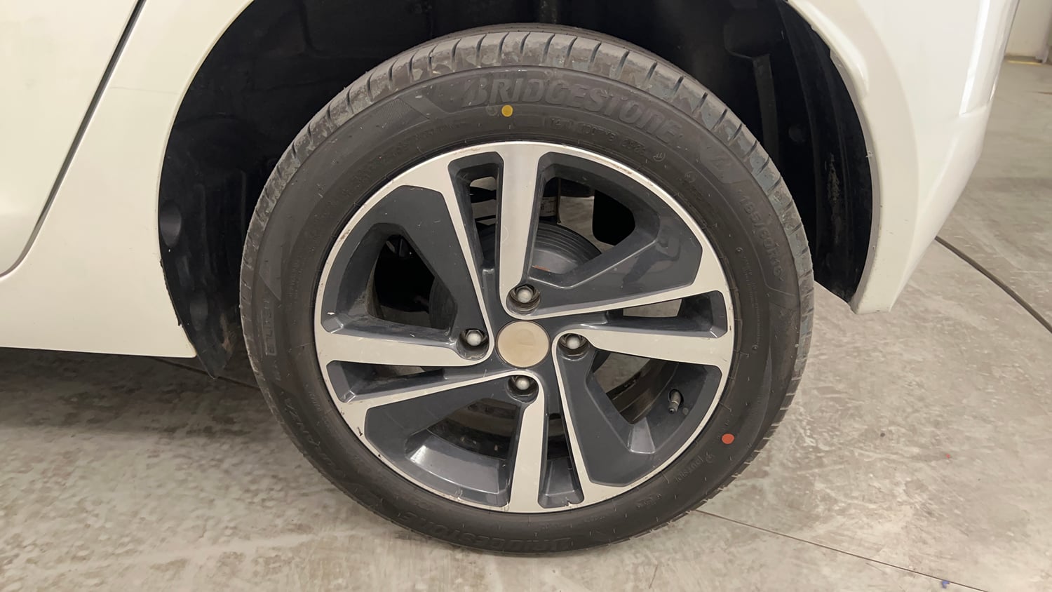 Used 2023 Tata Altroz XZA Plus Petrol Petrol Automatic tyres LEFT REAR TYRE RIM VIEW
